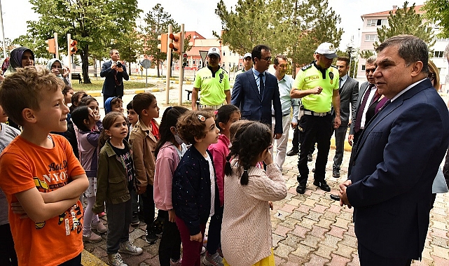 Öğrenciler Trafik Kurallarını Uygulamalı Olarak Öğrendi