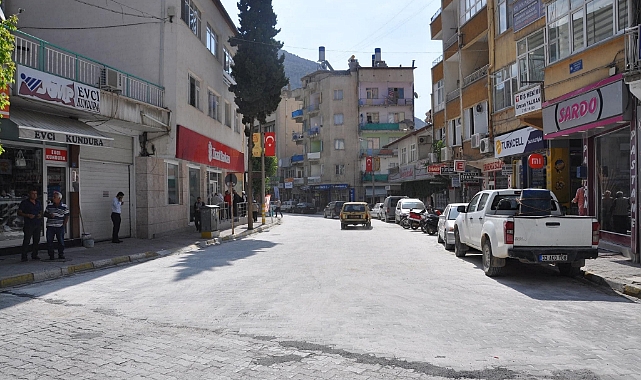 Ermenek'te 1. Ana caddede parke yenileme çalışmaları tamamlandı