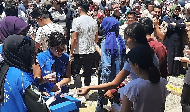Gençlik Merkezi'nin Gönüllü Gençleri, YKS Öğrencilerini Ve Ailelerini Yalnız Bırakmadı