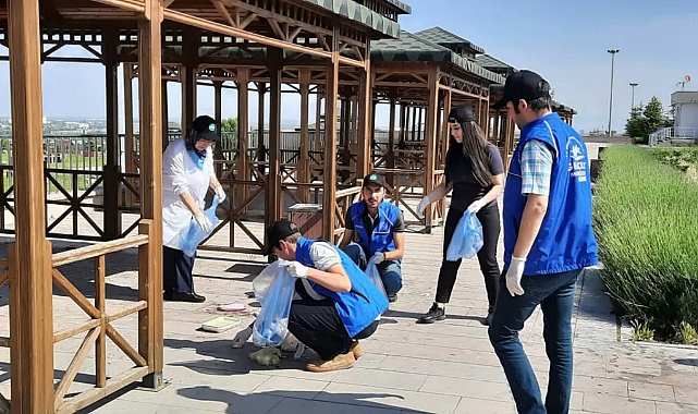 Karaman&#039;da Gönüllü Gençler Çevre Temizliği Yaptı