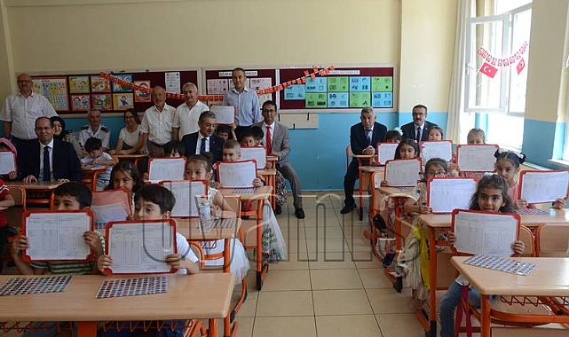 Karaman'da Karneler Dağıtıldı Yaz Tatili Başladı