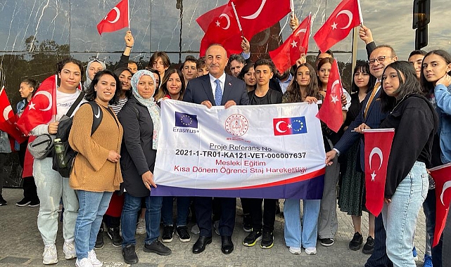 Karamanlı Öğrencilerden Bakan Çavuşoğlu ve Büyükelçi Bağış’a Sürpriz Ziyaret