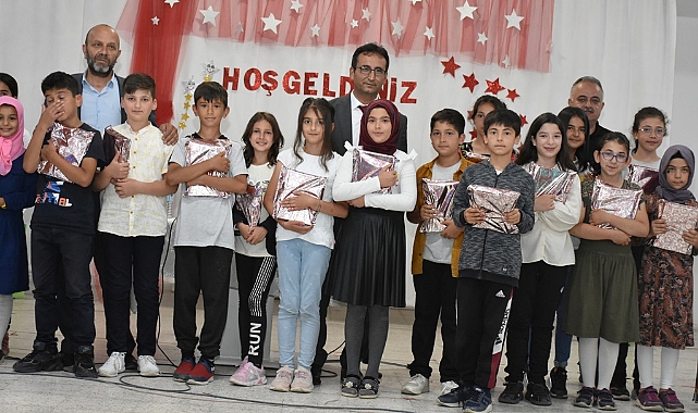 Kur'an-ı Kerimi Tecvidli Okuma Kursunu Başarıyla Tamamlayan Öğrenciler Ödüllendirildi