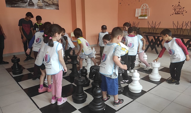 Minik Öğrencilerden TOKİ Ortaokuluna Ziyaret