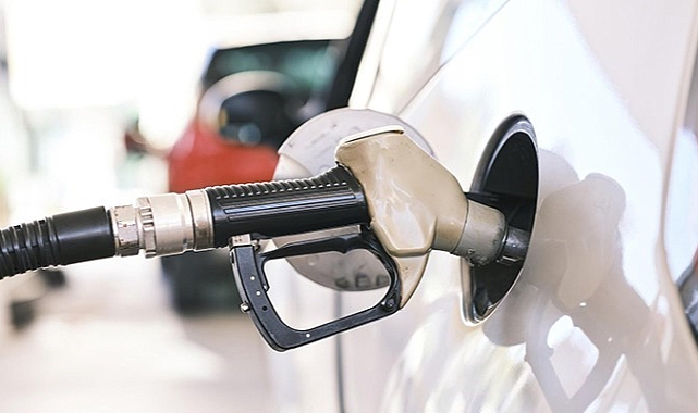 Motorine bu gece benzine yarın zam geliyor