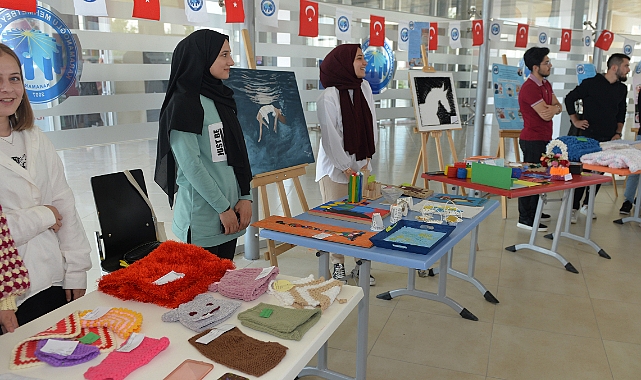 'Sağlık Elimizde' ve 'Tıbbın Seramik Sanatına Yansıması' sergileri açıldı