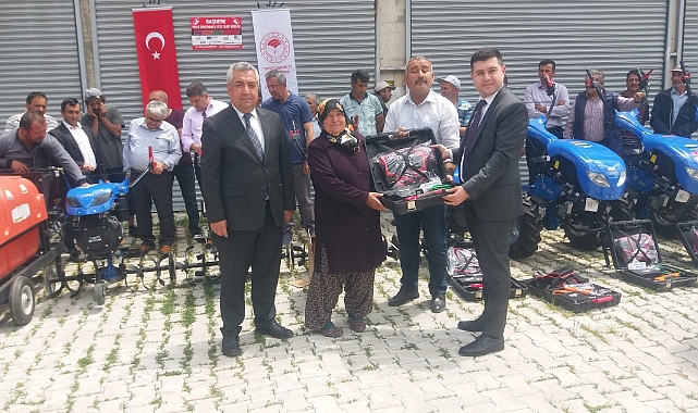 Sarıveliler'de Üreticiye Makina Desteği