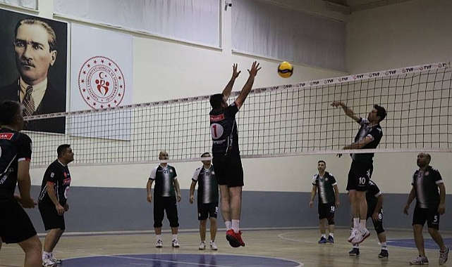Vali Akkoyun, Kurumlar Arası Voleybol Turnuvasının Final Maçını İzledi