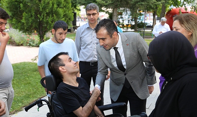 Kalaycı, özel gereksinimli bireyler ve aileleriyle bayramlaştı
