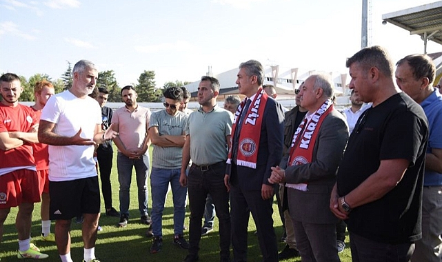 Vali Akkoyun, Karaman Futbol Kulübü'nün ilk antrenmanını izledi