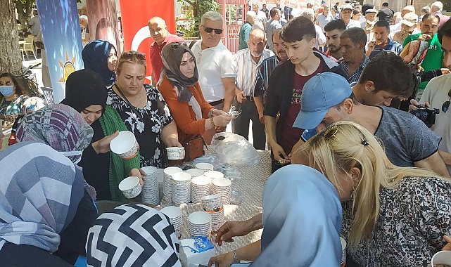 Ak Parti ve MHP Teşkilatları Aşure Dağıttı