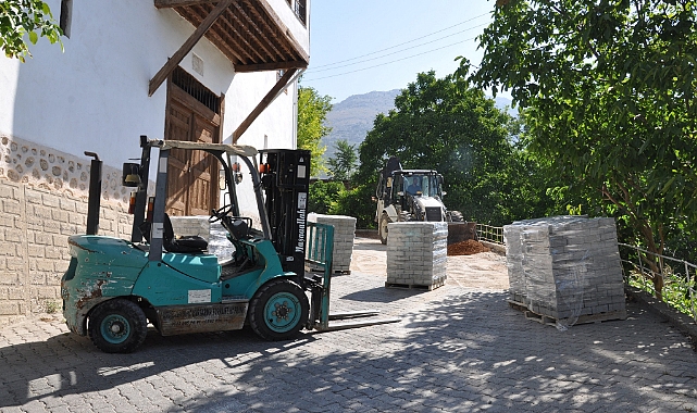 Belediye Ekiplerinin Parke Yenileme Çalışmaları Devam Ediyor
