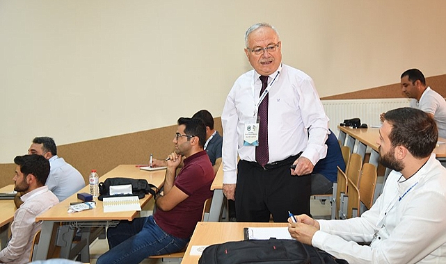 Enerji Yöneticisi Eğitimlerinde İlk Dersi Rektör Ak Verdi