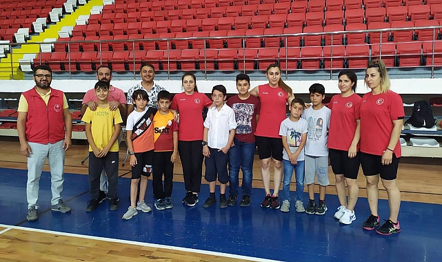Golbol Kadın Milli Takım Sporcuları Çocuklarla Bir Araya Geldi
