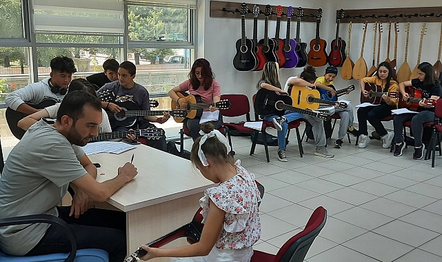 Karaman Gençlik Merkezi'nin Gitar Eğitimlerine Yoğun İlgi