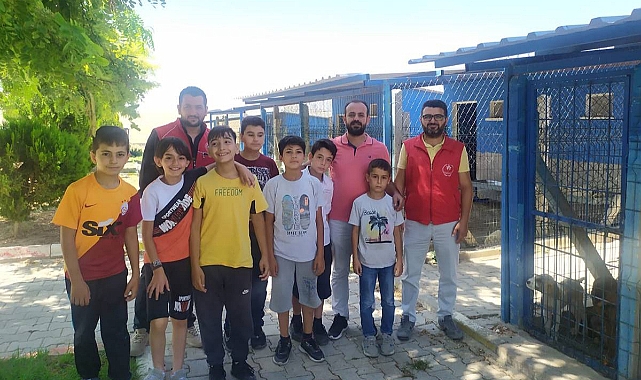 Minik öğrenciler dilsiz dostlarıyla buluştu