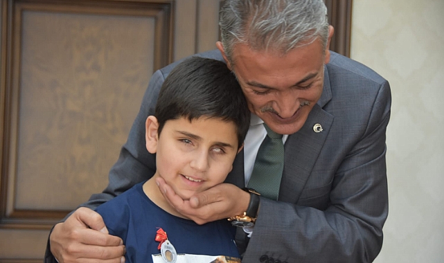Vali Akkoyun, Görme Engelli Gençlerle Bir araya Geldi