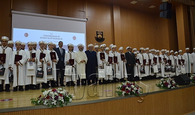 Diyanet İşleri Başkanı Erbaş Karaman&#039;da 54 hafızın icazet törenine katıldı