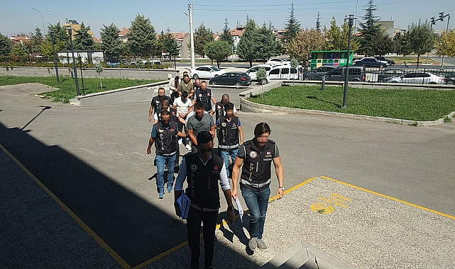 Karaman'da Sil Süpür Operasyonunda 5 Şüpheli Yakalandı