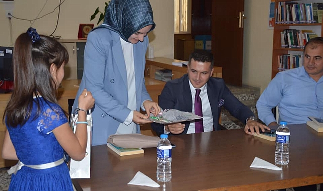 Kaymakam Meral Ve Eşi Kitap Okuma, Şiir Ve Müzik Dinletisine Katıldı