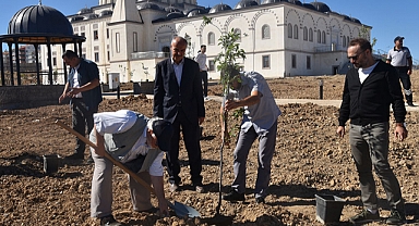 KMÜ 'Sağlık Şehitleri Parkı'nda 1500 Fidan Toprakla Buluştu