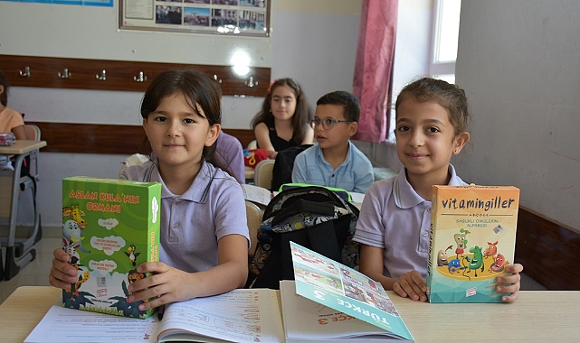 Talep Zeyneplerden, Kitaplar Vali Amcalarından