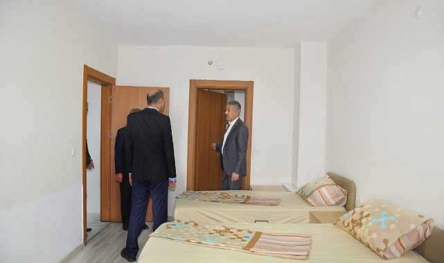 Vali Akkoyun, Yurtları İnceledi