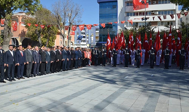 Cumhuriyet Bayramı 'Çelenk Sunma Töreni' Düzenlendi