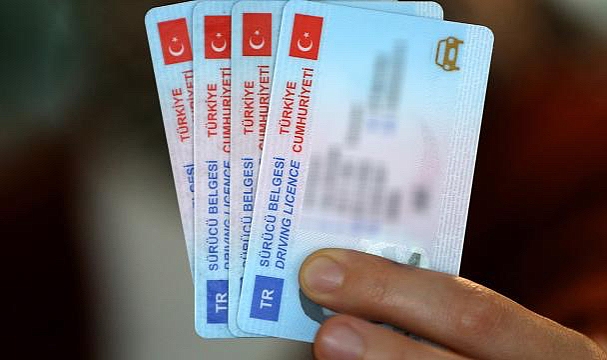 Eski tip sürücü belgelerinin değişim süresi 2 yıl daha uzatıldı