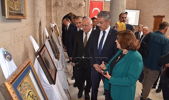 Karaman’da kat-ı sanatı ve halı dokuma sergisi açıldı