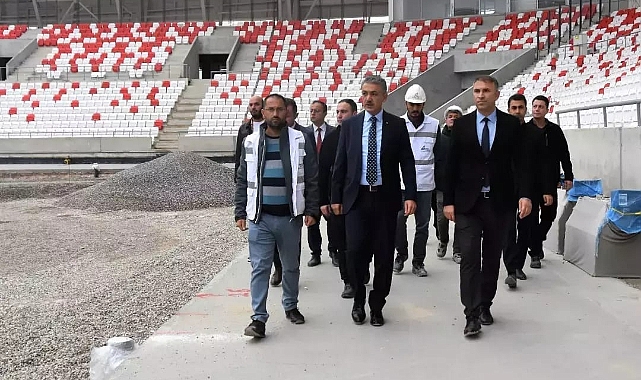 Karaman Valisi Akkoyun, Karaman Stadyumu'nda incelemelerde bulundu