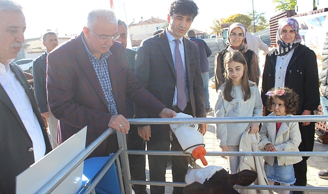 Kılbasan’da Buzağı Kulübesi ve battaniyesi dağıtıldı