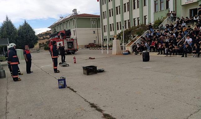 Öğrencilere yangın eğitimi verildi