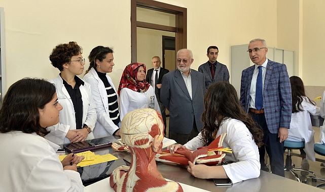 Rektör Karaman Tıp Fakültesi İle İslami İlimler Fakültesini Ziyaret Etti