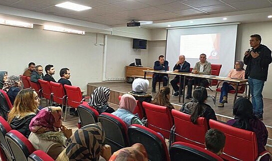 Toplum Destekli Polisler öğrenci ve velileri bilgilendirdi