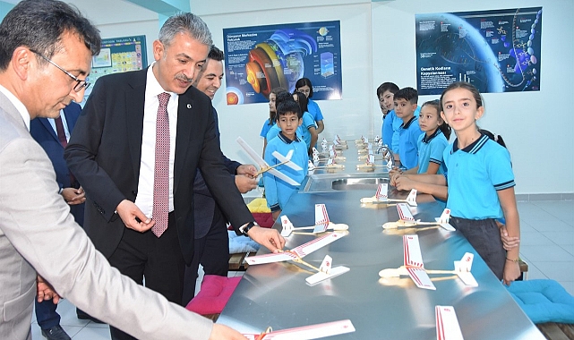 Vali  Akkoyun TOKİ Ortaokulu Çocuk Kulübü ve Etkinlik Atölyeleri Açılışına Katıldı