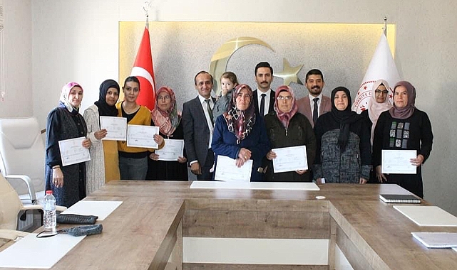 Aile Okulu Projesinde veliler sertifikalarını aldılar