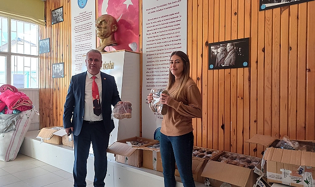 Göktepe Belediyesi 80 Öğrenciye Kaban ve Bot Dağıttı