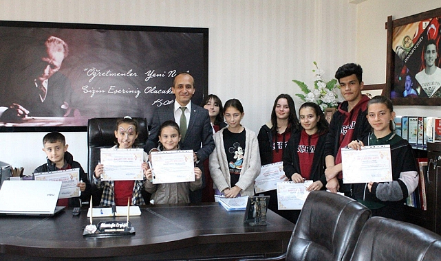 Kazımkarabekir Güzel Yazıyor Projesi Ekim Şampiyonları Ödüllerini Aldı