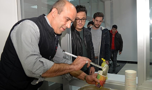 KMÜ&#039;de sınava giren öğrencilere sıcak çorba ikramı 