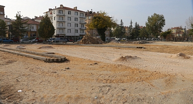 Müze Arkasındaki Otopark Yeniden Düzenleniyor