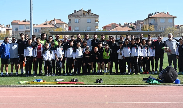 Öğrencilerden Karaman FK’ya moral ziyareti