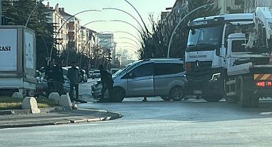Gar Kavşağındaki Trafik Işıklarının Sürelerinin Yetersizliği Kazalara Davetiye Çıkarıyor