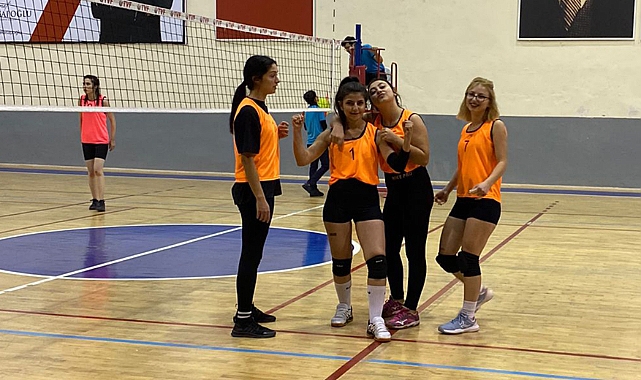 Karaman’da GSB Yurtlar Arası Voleybol Turnuvası Başladı