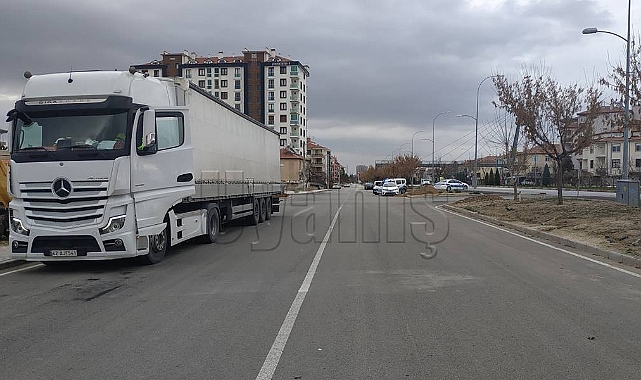 Karaman'da tırın çarptığı kadın yaralandı
