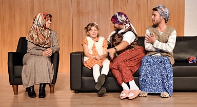 KMÜ'de Bi Başka Tiyatro Ekibi Sahne Aldı