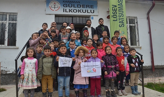 LÖSEV'in Çiftliğindeki Mandalinalar Karaman'da Köy Okullarındaki Çocuklara Ulaştırıldı