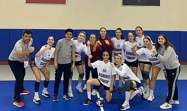 Minik Atılım Kadın Hentbol Takımı dolu dizgin!