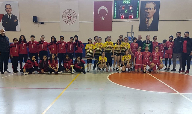 Okul Sporları Hentbol Müsabakaları Sona Erdi