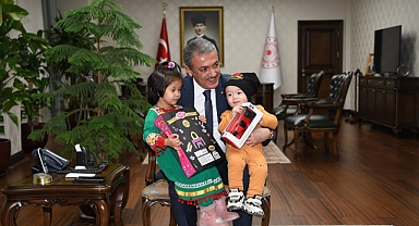 Vali Akkoyun, Afganistanlı Nesir Ailesini Kabul Etti